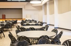 Lake Mirror Auditorium - set with 10-foot diameter round tables.