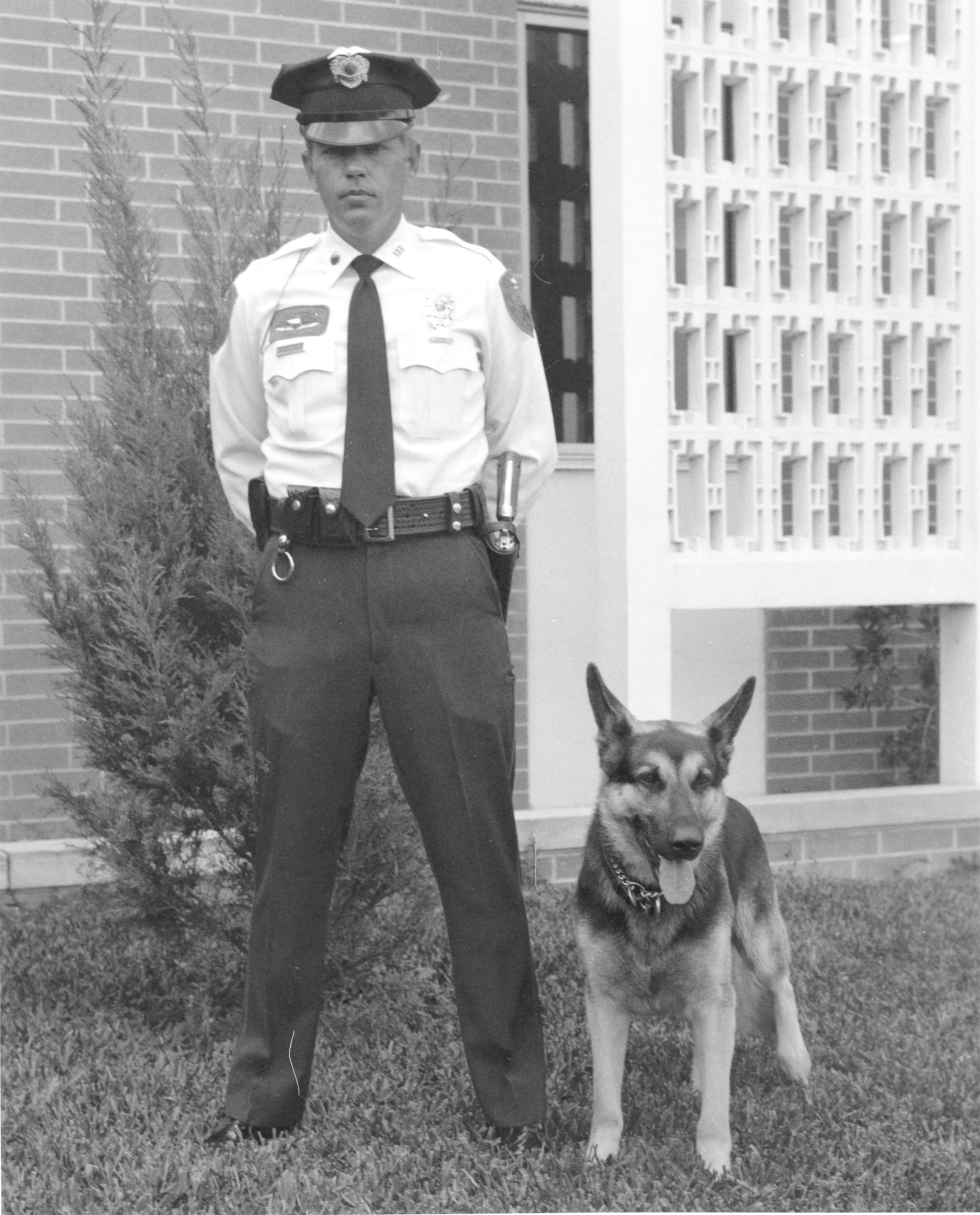 Officer Ron Bowling Sr. and K9 Sarge